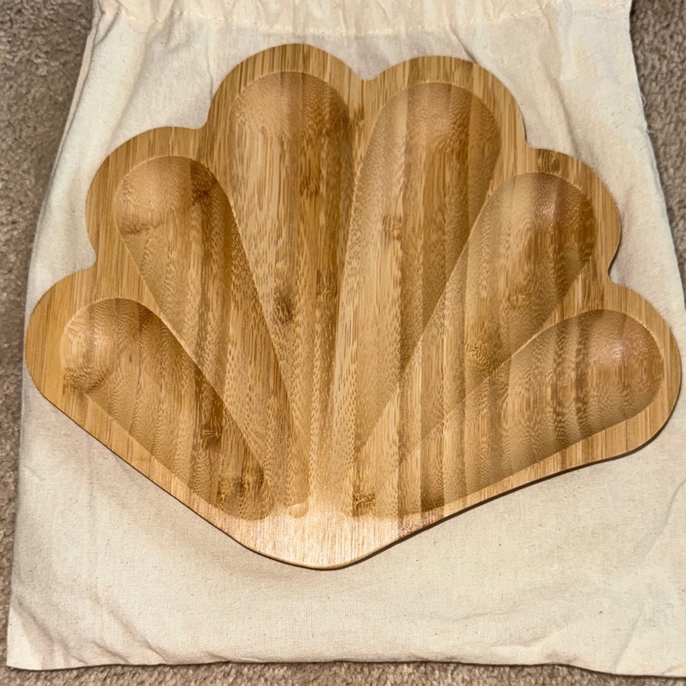 Bamboo Shell-Shaped Tray - Picture 2 of 3